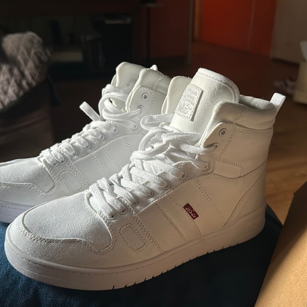 Levi’s brand new tenis shoes
